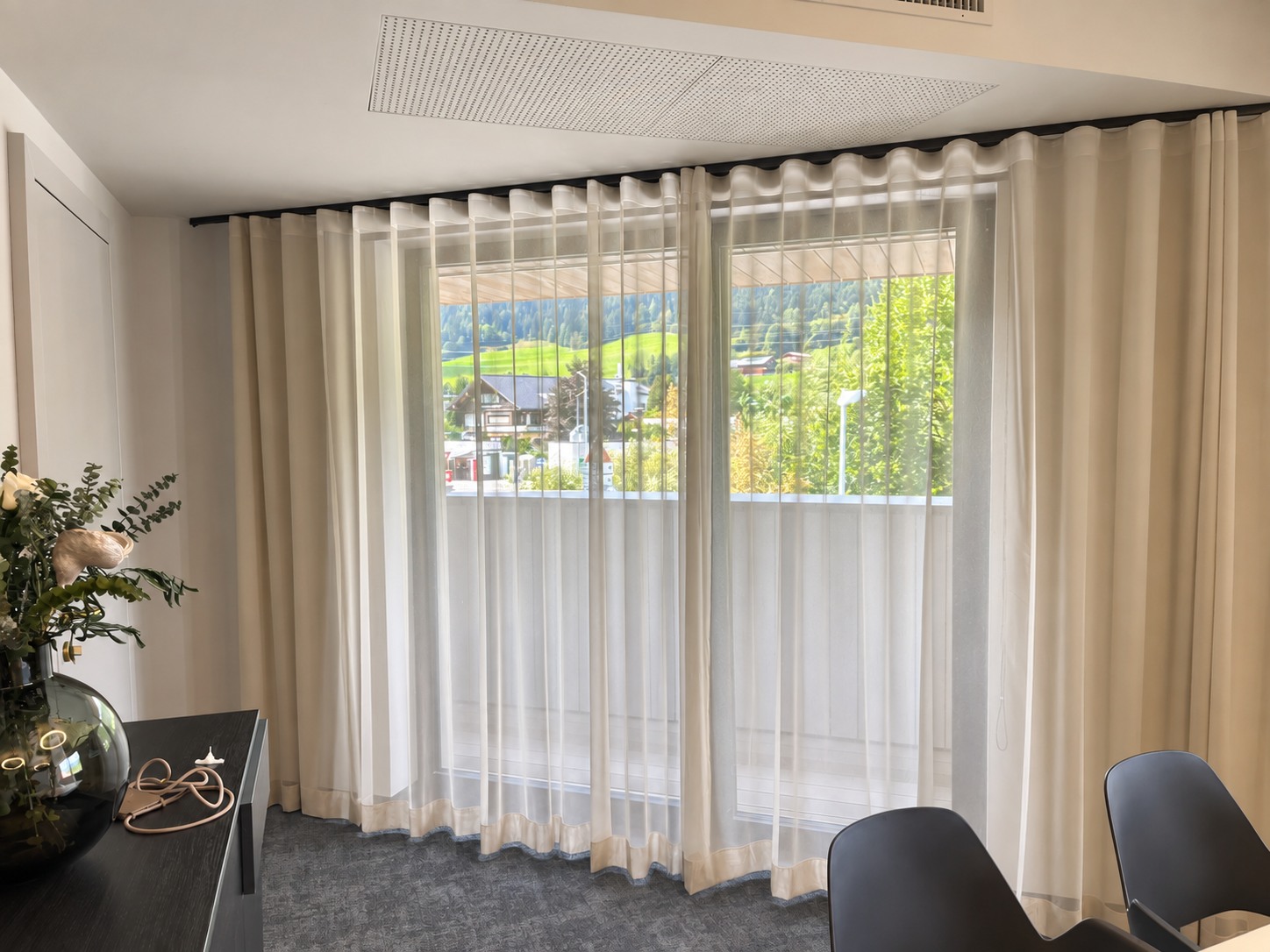 Fenstertextilien im Noa Seminarraum